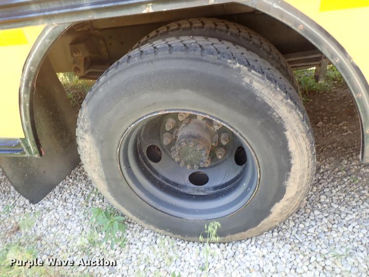 image for item FH9919 1995 Chevrolet B7 Blue Bird school bus