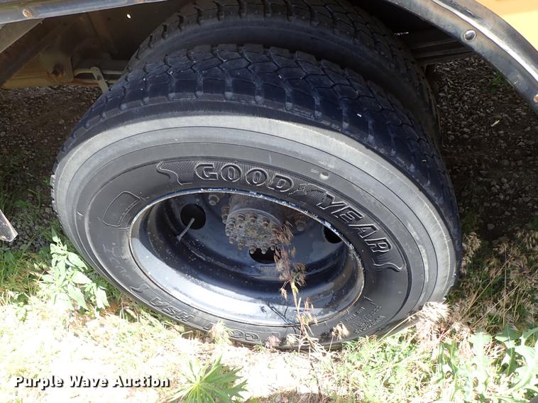 image for item FH9919 1995 Chevrolet B7 Blue Bird school bus