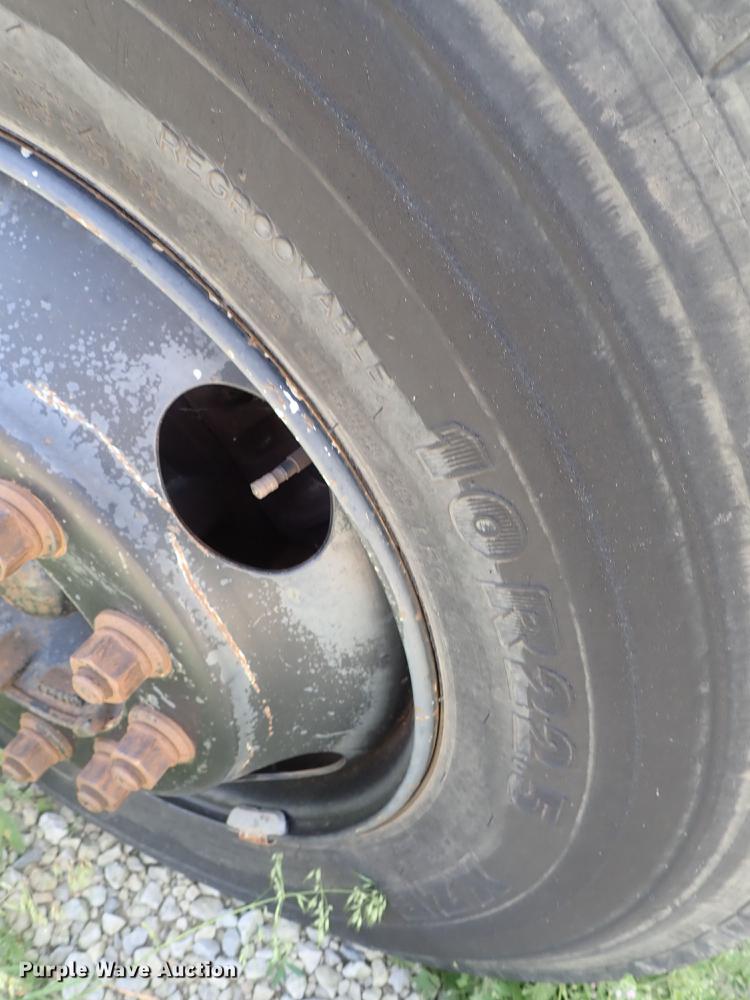 image for item FH9919 1995 Chevrolet B7 Blue Bird school bus