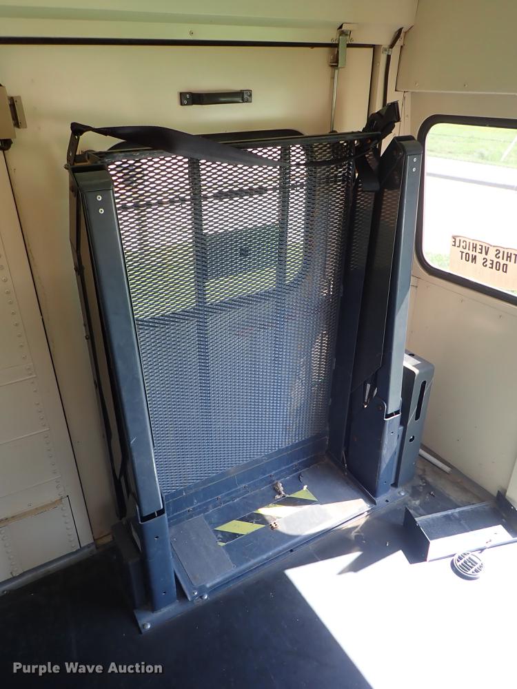 image for item FH9920 1995 Blue Bird TC2000 school bus