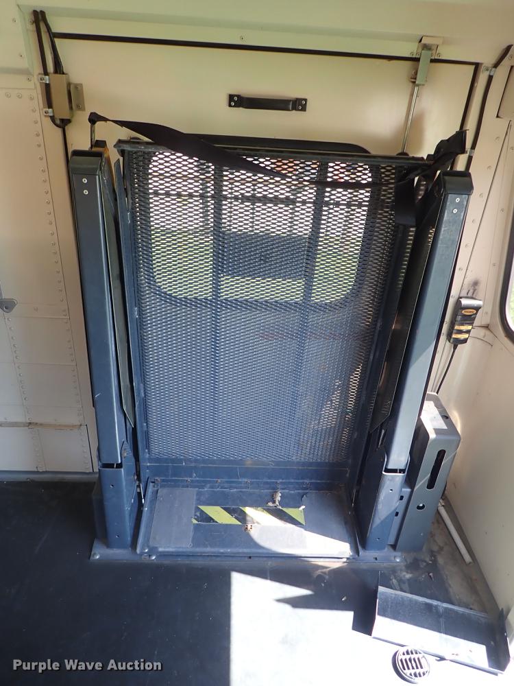 image for item FH9920 1995 Blue Bird TC2000 school bus