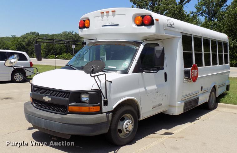 image for item FJ9314 2004 Chevrolet G3500 school bus