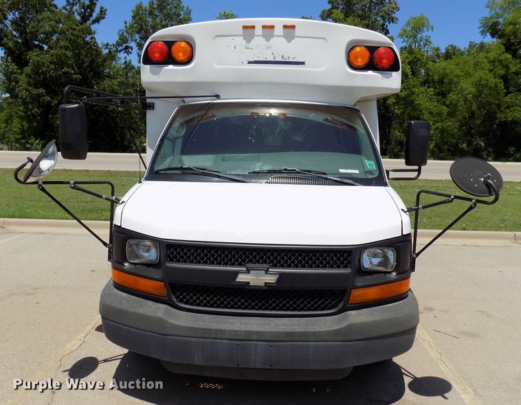 image for item FJ9314 2004 Chevrolet G3500 school bus