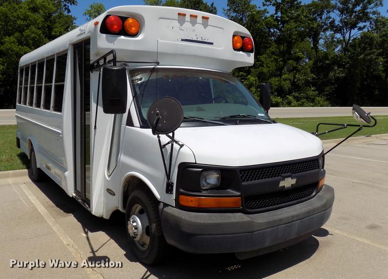 image for item FJ9314 2004 Chevrolet G3500 school bus