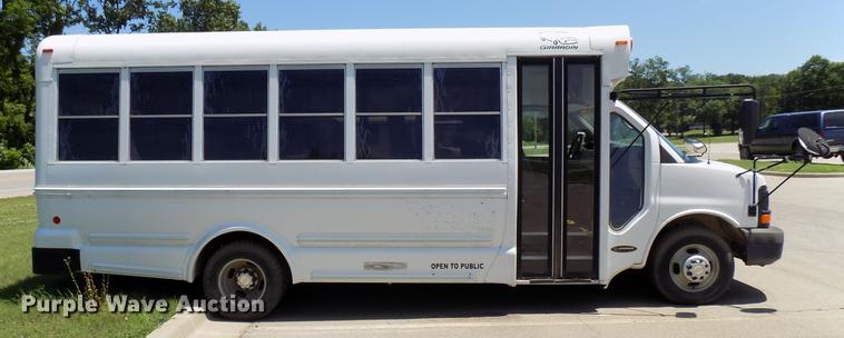 image for item FJ9314 2004 Chevrolet G3500 school bus
