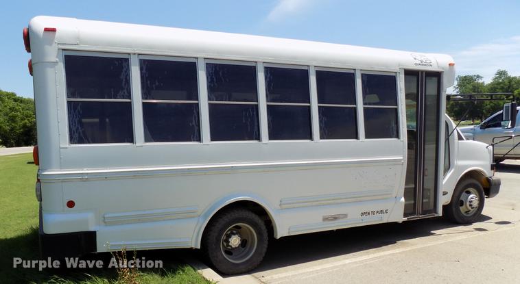 image for item FJ9314 2004 Chevrolet G3500 school bus