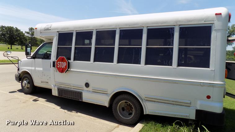 image for item FJ9314 2004 Chevrolet G3500 school bus