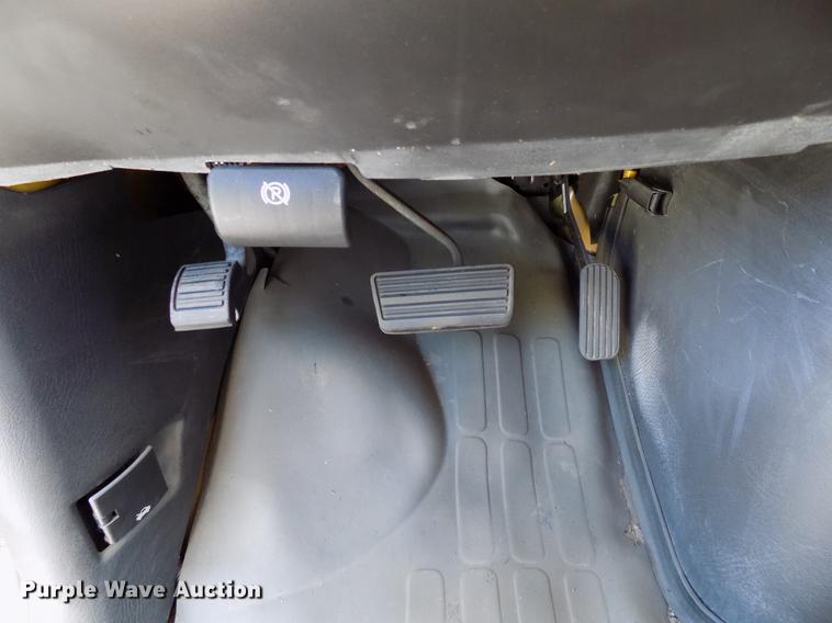 image for item FJ9314 2004 Chevrolet G3500 school bus