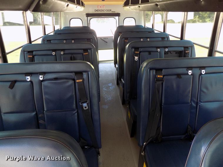 image for item FJ9314 2004 Chevrolet G3500 school bus