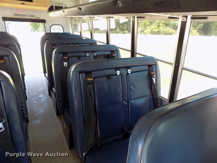 image for item FJ9314 2004 Chevrolet G3500 school bus