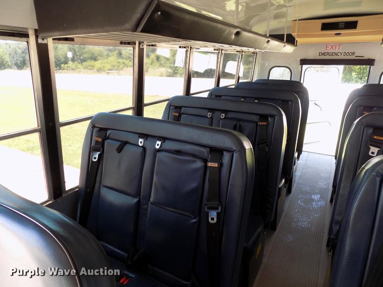 image for item FJ9314 2004 Chevrolet G3500 school bus