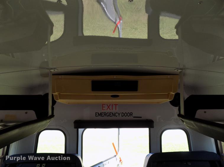 image for item FJ9314 2004 Chevrolet G3500 school bus