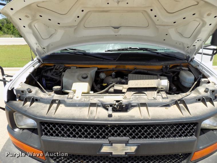 image for item FJ9314 2004 Chevrolet G3500 school bus