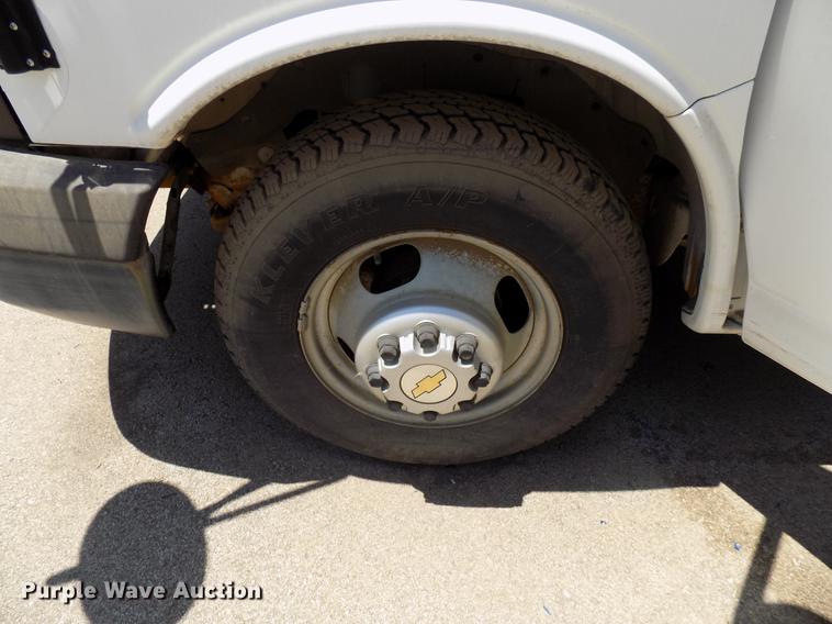 image for item FJ9314 2004 Chevrolet G3500 school bus