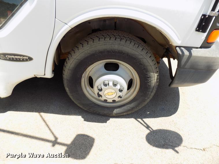 image for item FJ9314 2004 Chevrolet G3500 school bus