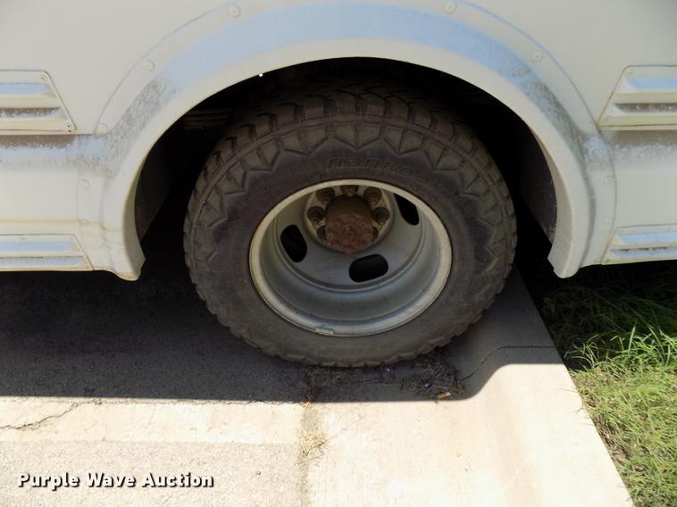 image for item FJ9314 2004 Chevrolet G3500 school bus