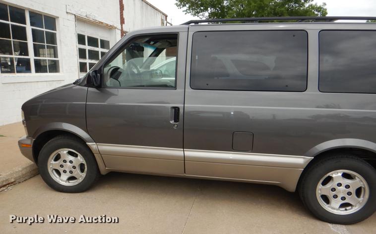 image for item FQ9872 2005 Chevrolet Astro van