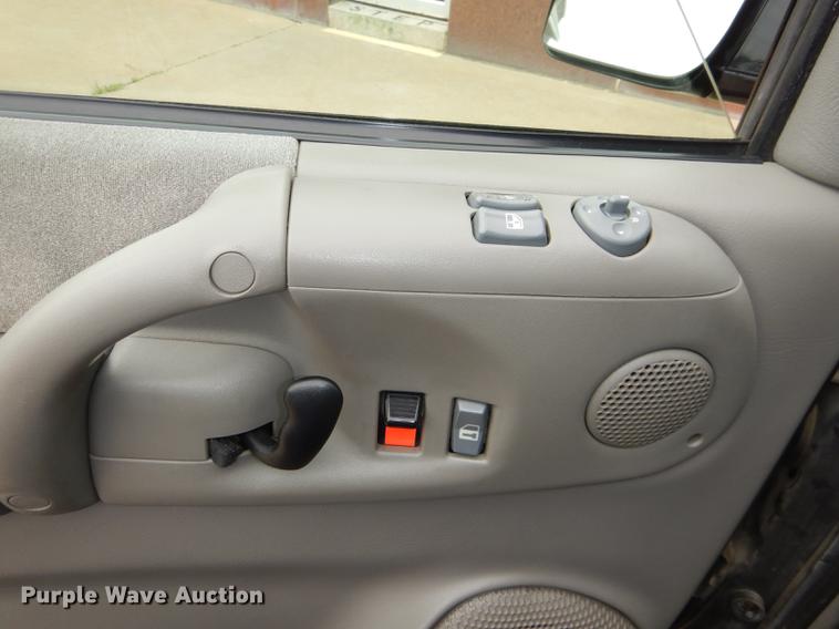 image for item FQ9872 2005 Chevrolet Astro van