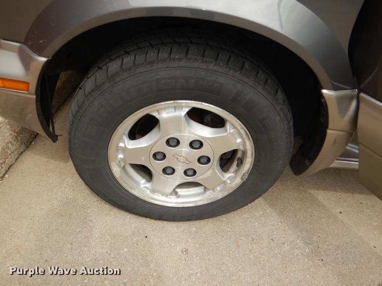 image for item FQ9872 2005 Chevrolet Astro van