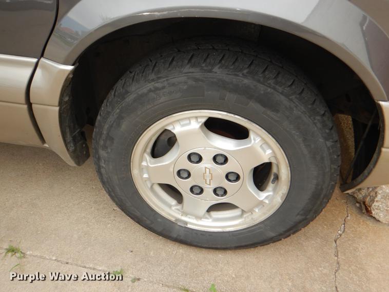 image for item FQ9872 2005 Chevrolet Astro van