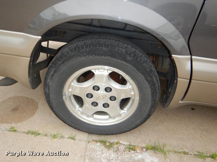 image for item FQ9872 2005 Chevrolet Astro van