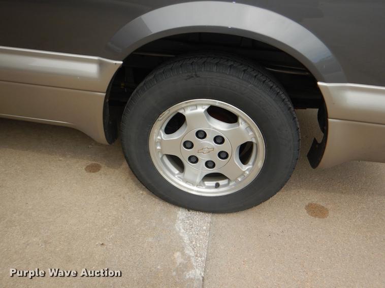 image for item FQ9872 2005 Chevrolet Astro van