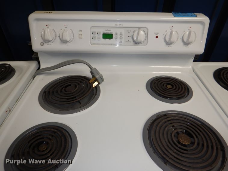 (2) Spectra electric stoves in Bonner Springs, KS Item FQ9940 sold