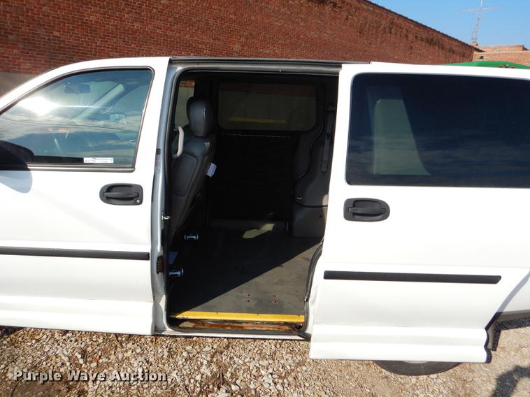 image for item FT9500 2008 Chevrolet Uplander El Dorado National handicap accessible van