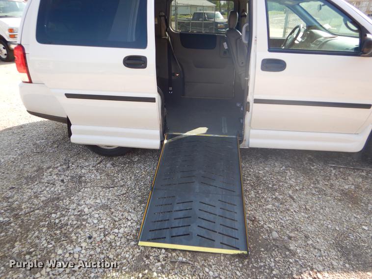 image for item FT9500 2008 Chevrolet Uplander El Dorado National handicap accessible van