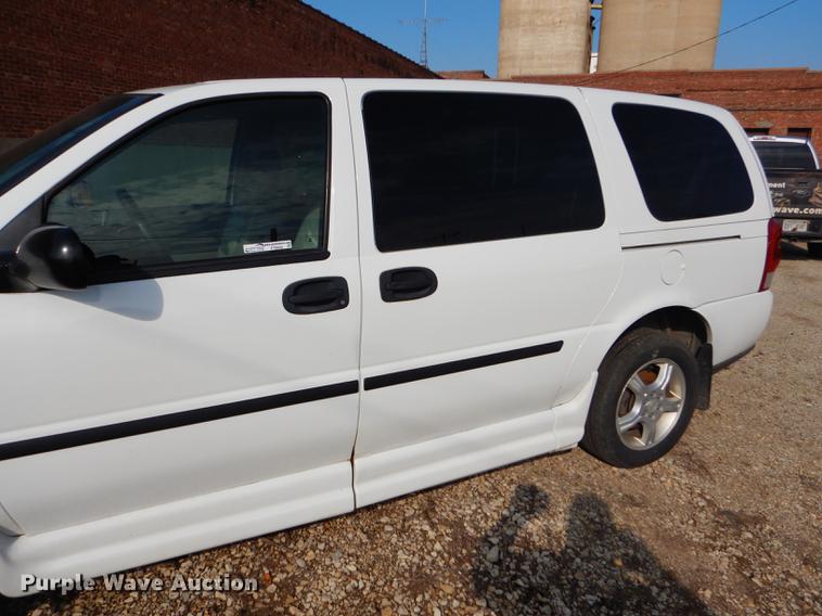 image for item FT9500 2008 Chevrolet Uplander El Dorado National handicap accessible van