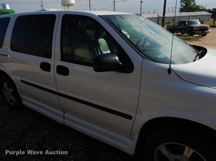 image for item FT9500 2008 Chevrolet Uplander El Dorado National handicap accessible van