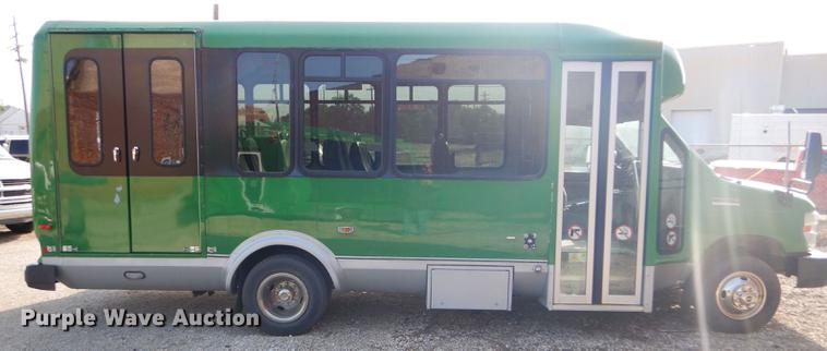 image for item FT9501 2011 Ford Econoline E450 shuttle bus