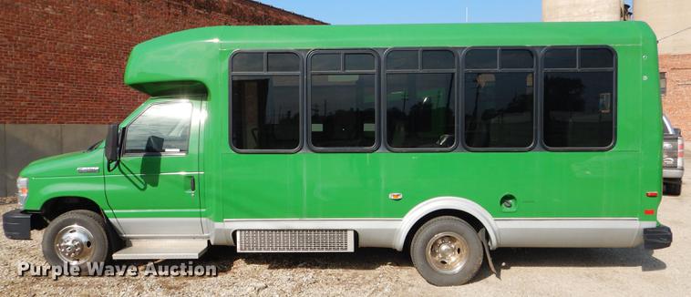 image for item FT9501 2011 Ford Econoline E450 shuttle bus