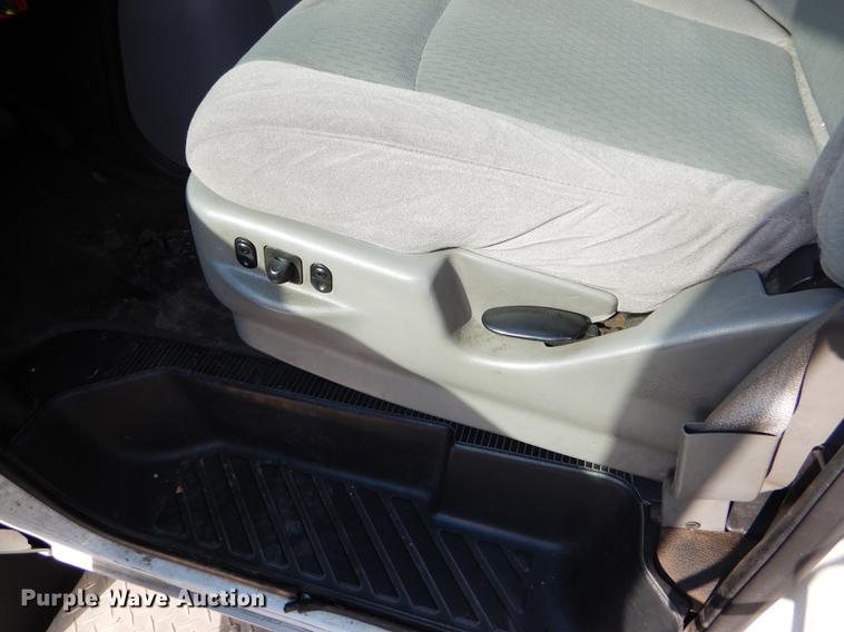 image for item FT9501 2011 Ford Econoline E450 shuttle bus