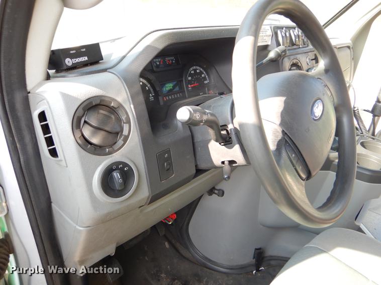 image for item FT9501 2011 Ford Econoline E450 shuttle bus