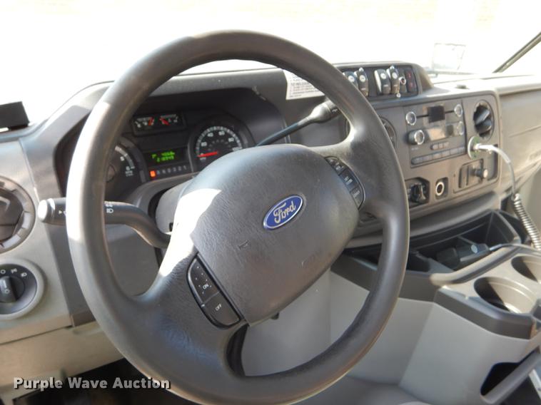 image for item FT9501 2011 Ford Econoline E450 shuttle bus