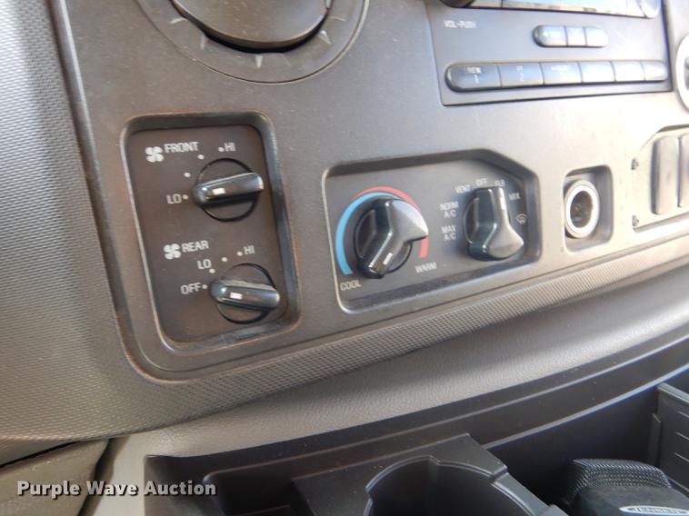 image for item FT9501 2011 Ford Econoline E450 shuttle bus