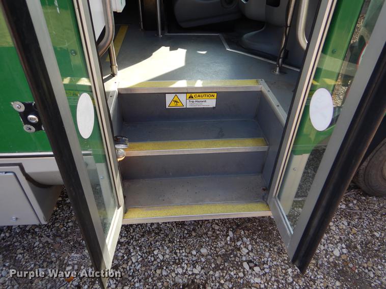 image for item FT9501 2011 Ford Econoline E450 shuttle bus