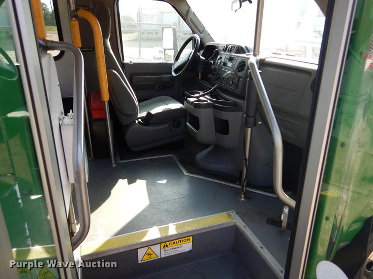 image for item FT9501 2011 Ford Econoline E450 shuttle bus