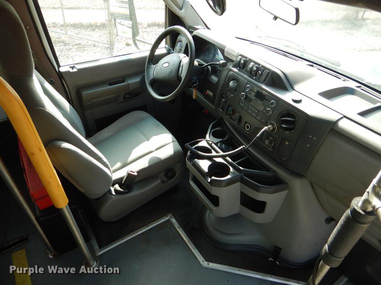 image for item FT9501 2011 Ford Econoline E450 shuttle bus