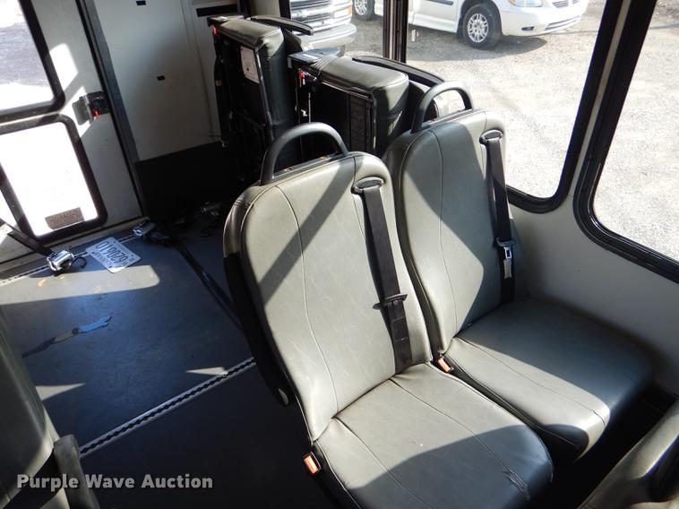 image for item FT9501 2011 Ford Econoline E450 shuttle bus