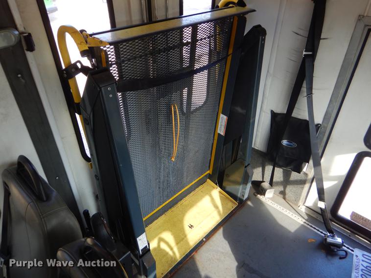 image for item FT9501 2011 Ford Econoline E450 shuttle bus