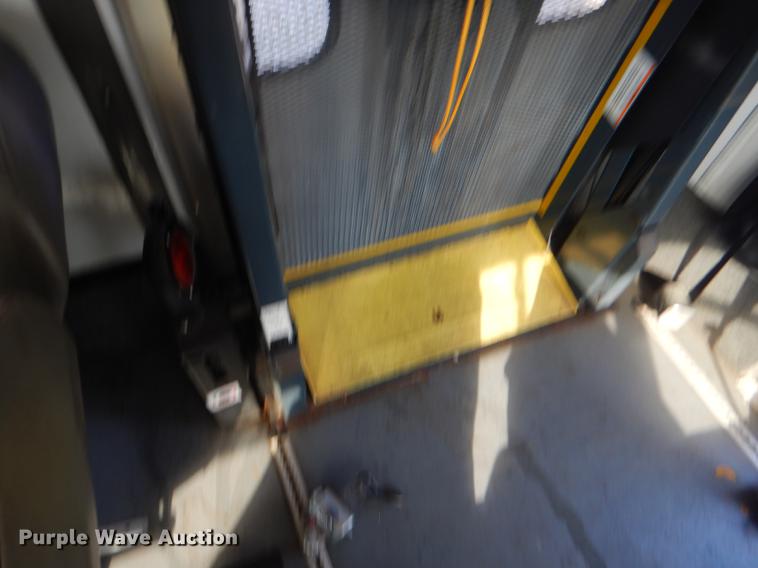 image for item FT9501 2011 Ford Econoline E450 shuttle bus