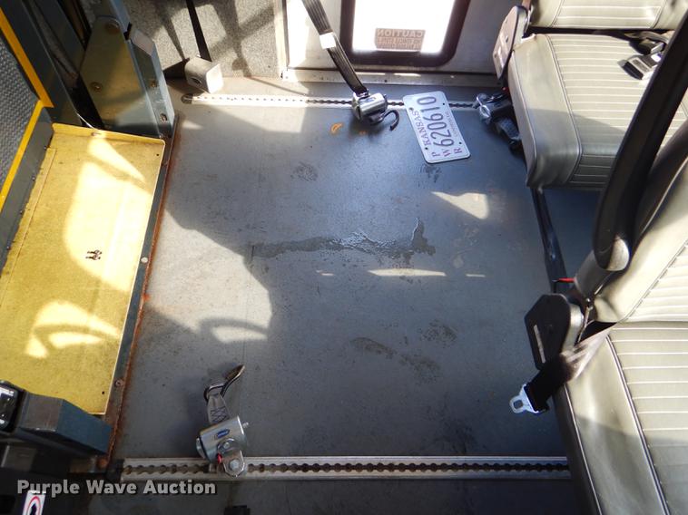 image for item FT9501 2011 Ford Econoline E450 shuttle bus