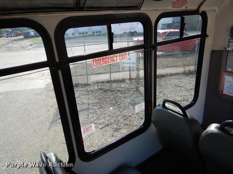 image for item FT9501 2011 Ford Econoline E450 shuttle bus