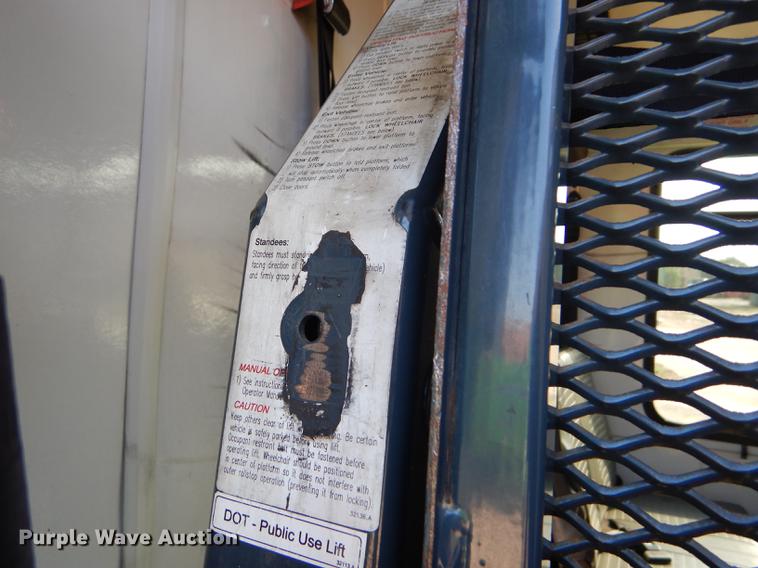 image for item FT9501 2011 Ford Econoline E450 shuttle bus