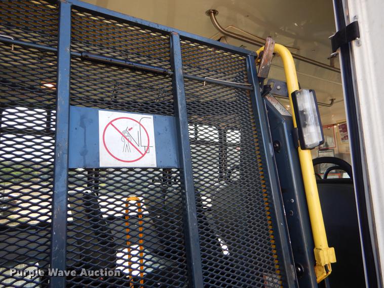 image for item FT9501 2011 Ford Econoline E450 shuttle bus