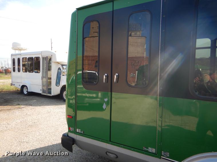 image for item FT9501 2011 Ford Econoline E450 shuttle bus