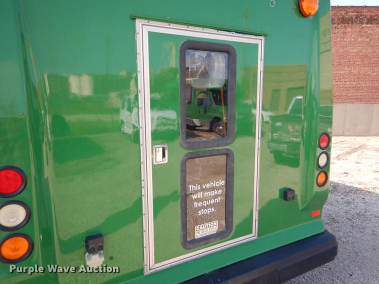 image for item FT9501 2011 Ford Econoline E450 shuttle bus