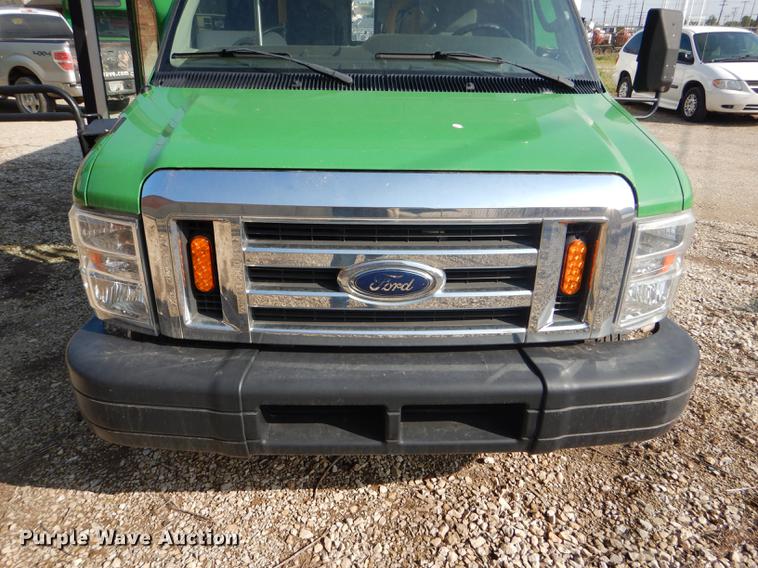 image for item FT9501 2011 Ford Econoline E450 shuttle bus